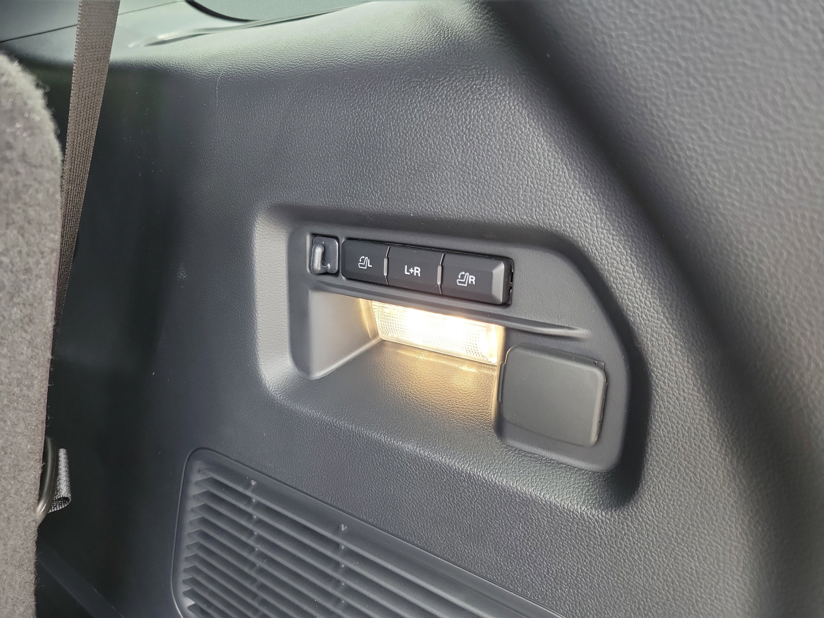 New 2026 Ford Explorer Platinum RWD image 8