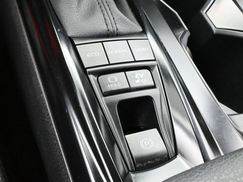 Used 2025 Toyota Camry SE FWD image 23