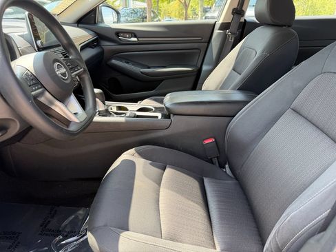 Used 2024 Nissan Altima 2.5 SV FWD image 18