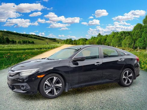 Used 2016 Honda Civic Touring image 2