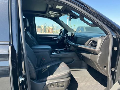 Used 2025 Chevrolet Suburban RST w/ Comfort Package AWD/4WD image 15