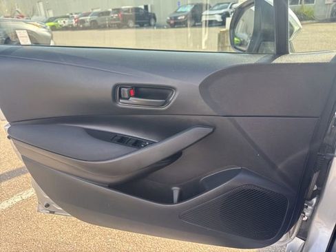 Used 2022 Toyota Corolla LE image 12