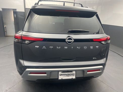 Used 2024 Nissan Pathfinder SL FWD image 5