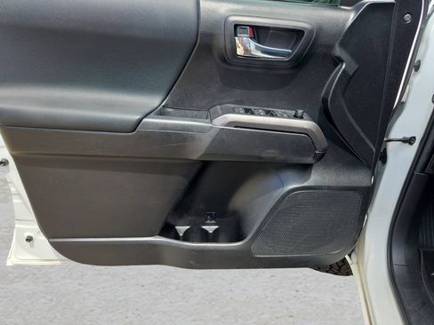 Certified 2022 Toyota Tacoma TRD Off-Road RWD image 13