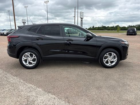 New 2026 Chevrolet Trax LS w/ LS Convenience Package FWD image 7