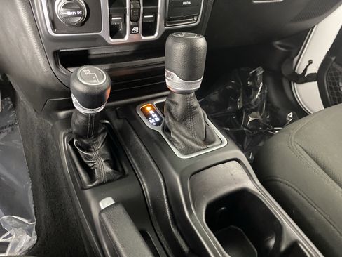 Used 2018 Jeep Wrangler Unlimited Sport S image 30