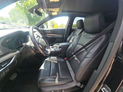 Used 2019 Cadillac XT4 Premium Luxury AWD/4WD image 4