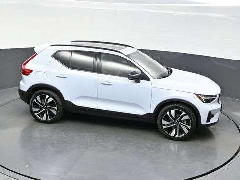 Used 2024 Volvo XC40 B5 Plus w/ Protection Package Premier AWD/4WD image 39