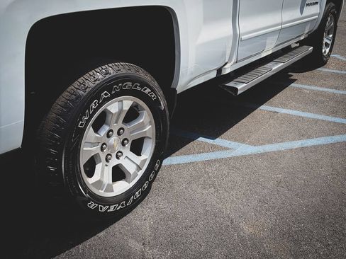 Used 2018 Chevrolet Silverado 1500 LT w/ All Star Edition AWD/4WD image 28