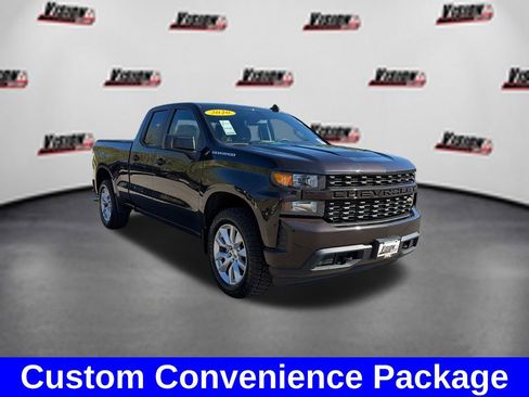 Used 2020 Chevrolet Silverado 1500 Custom w/ Custom Value Package AWD/4WD image 3