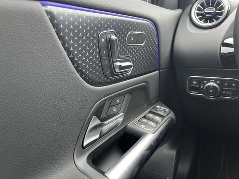 Used 2025 Mercedes-Benz GLA 250 4MATIC image 17