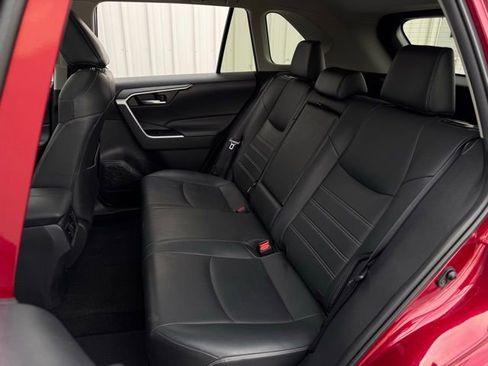Used 2021 Toyota RAV4 XLE Premium image 20
