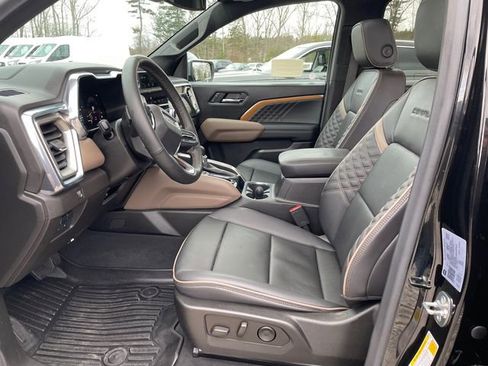 Used 2024 GMC Canyon Denali image 40