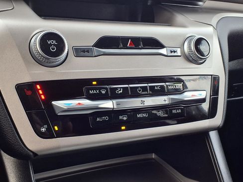 Certified 2022 Ford Explorer XLT w/ Equipment Group 202A image 14