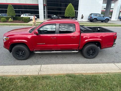 Used 2022 Toyota Tacoma SR5 RWD image 4