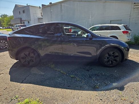 Used 2025 Tesla Model Y Long Range AWD/4WD image 9