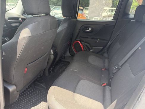 Used 2016 Jeep Renegade Trailhawk AWD/4WD image 10