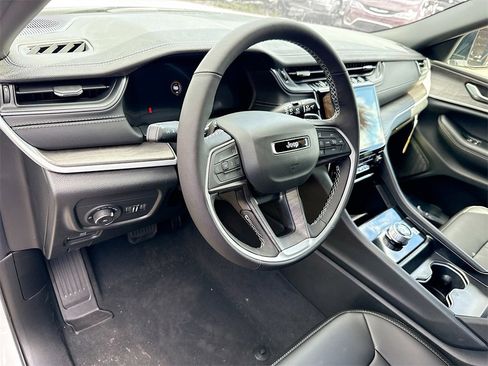 New 2025 Jeep Grand Cherokee L Limited w/ Black Appearance Package image 9