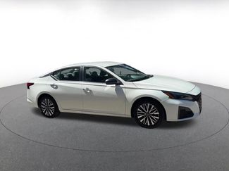 Used 2025 Nissan Altima 2.5 SV FWD video 2