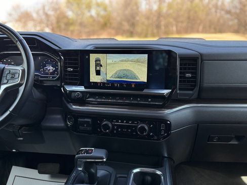 Used 2024 Chevrolet Silverado 1500 LT Trail Boss w/ Convenience Package II image 17