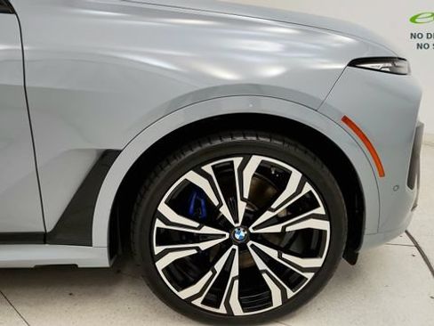 Used 2024 BMW X7 xDrive40i w/ M Sport Package AWD/4WD image 21