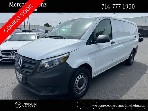 Used 2023 Mercedes-Benz Metris image 1