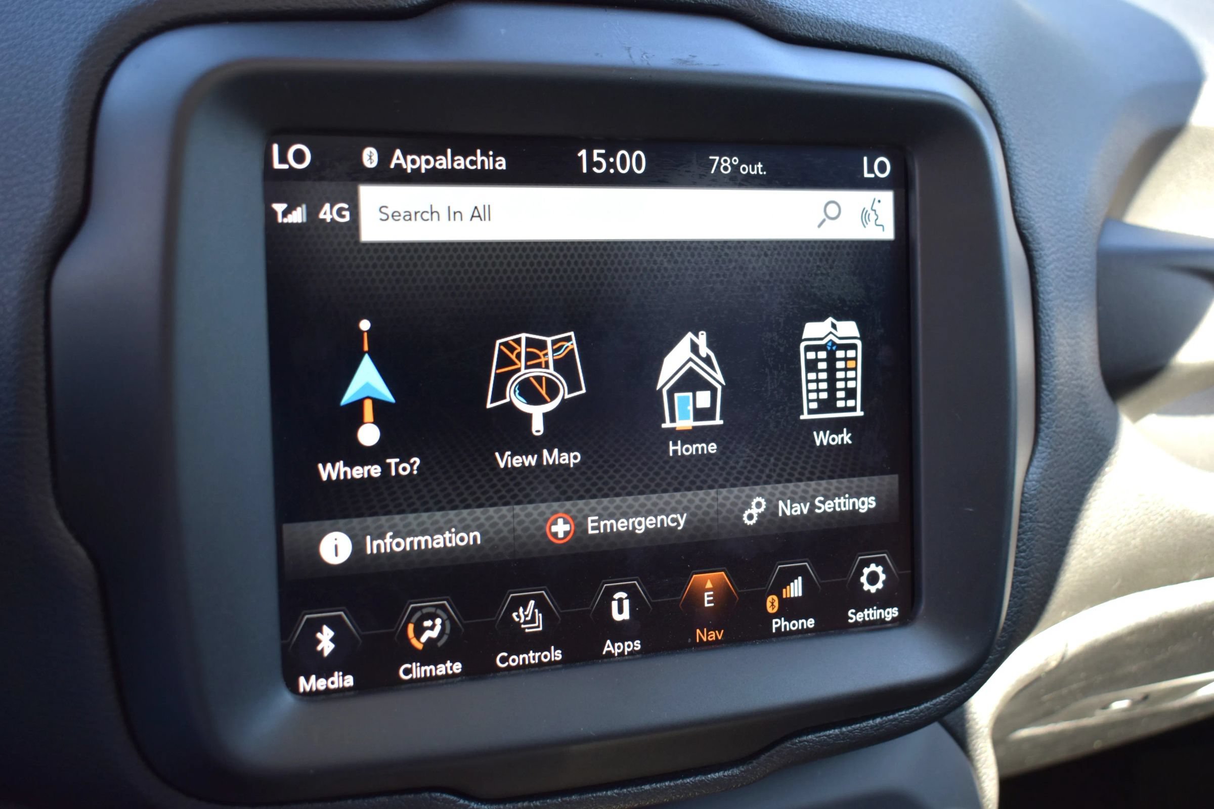 Used 2020 Jeep Renegade Limited w/ UConnect 8.4 Nav Group FWD image 25