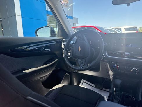 Used 2024 Chevrolet TrailBlazer LT FWD image 13