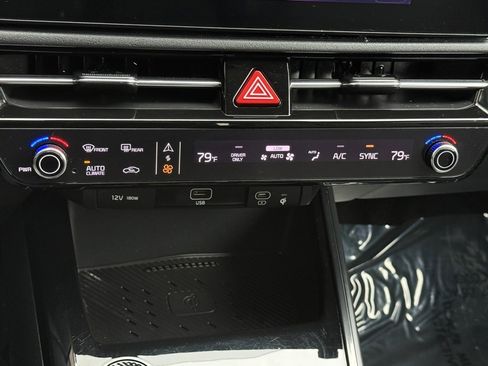 Used 2023 Kia Niro EX w/ EX Cold Weather Package image 10