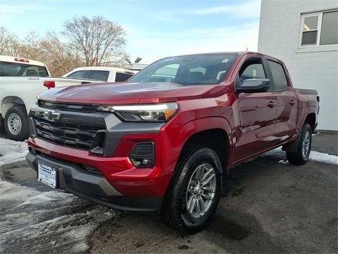 Used 2024 Chevrolet Colorado LT w/ LT Convenience Package III image 3