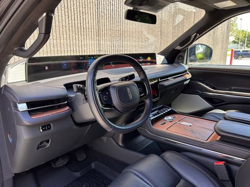 Certified 2025 Lincoln Navigator Black Label AWD/4WD image 10