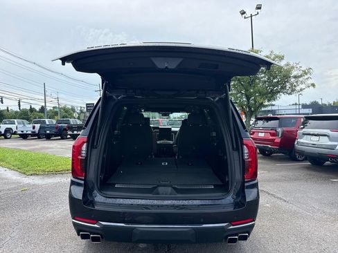 Used 2026 GMC Yukon Denali Ultimate AWD/4WD image 9