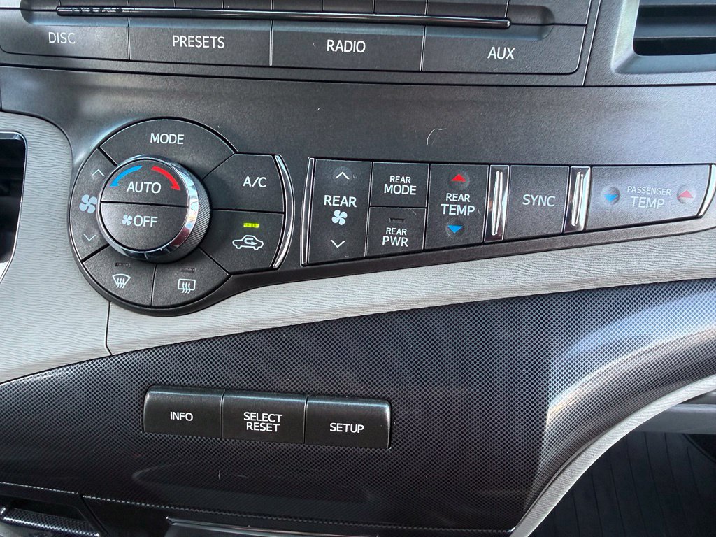 Used 2011 Toyota Sienna SE w/ Preferred Pkg FWD image 70