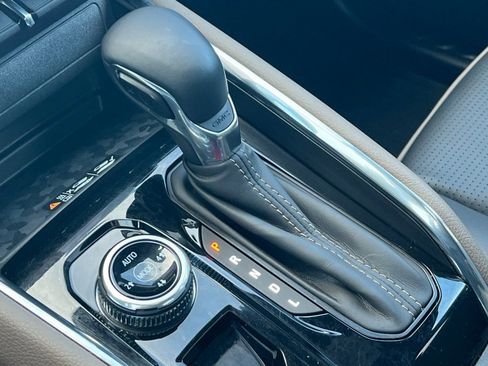 Certified 2025 GMC Canyon Denali image 20