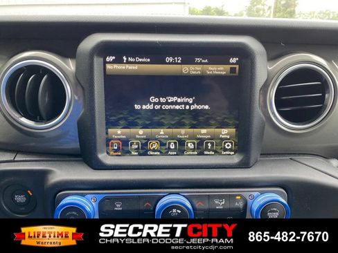 Used 2023 Jeep Wrangler Unlimited Sahara AWD/4WD image 16