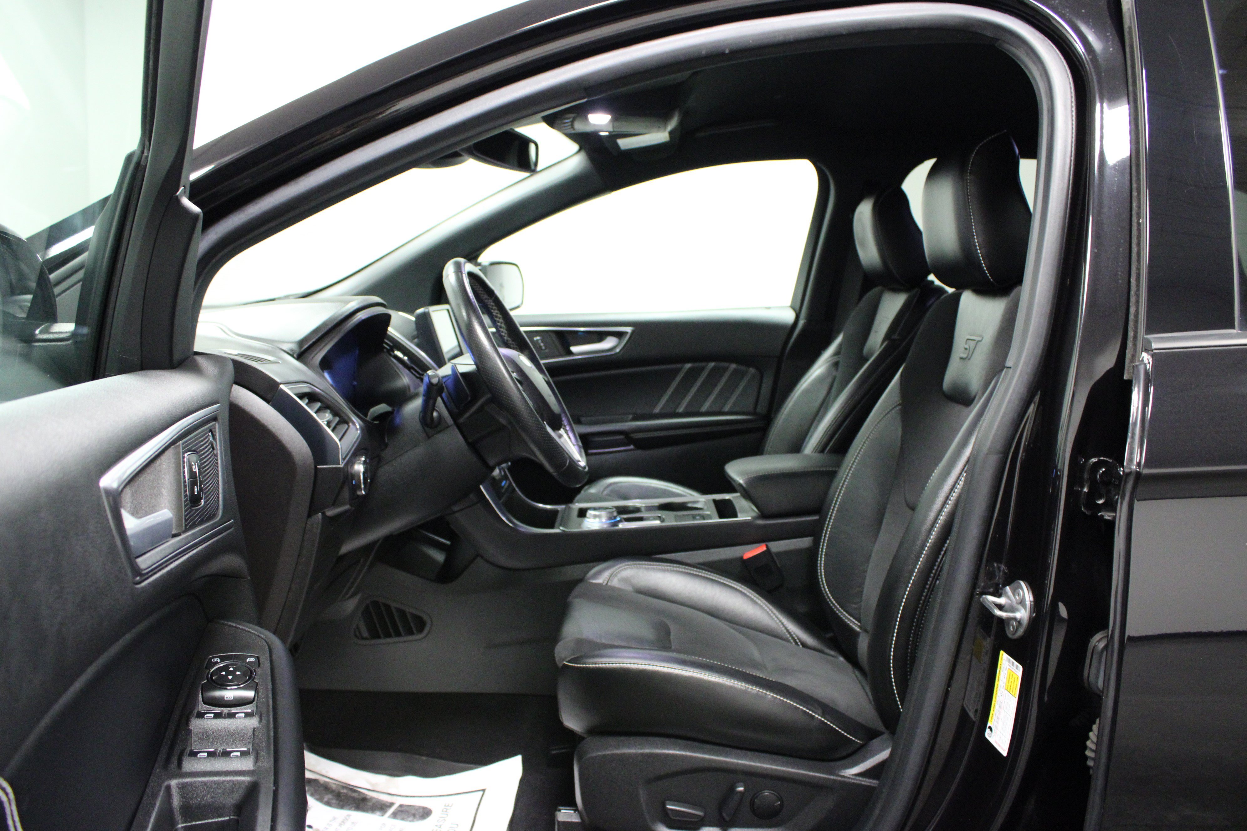 Used 2023 Ford Edge ST AWD/4WD image 12