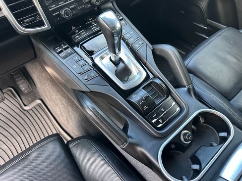 Used 2016 Porsche Cayenne image 28