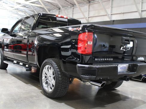Used 2015 Chevrolet Silverado 1500 High Country w/ High Country Premium Package AWD/4WD image 9