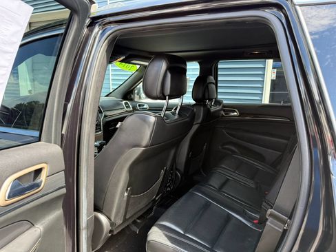 Used 2014 Jeep Grand Cherokee Overland AWD/4WD image 25
