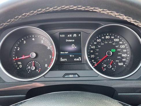 Used 2021 Volkswagen Tiguan SE w/ Panoramic Sunroof Package AWD/4WD image 10