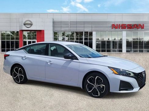 Certified 2025 Nissan Altima 2.5 SR FWD image 2