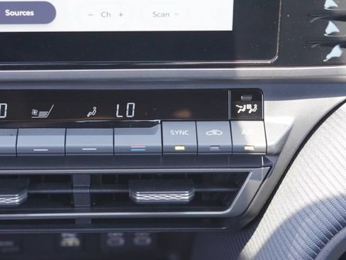 Used 2026 Toyota Camry SE FWD image 30