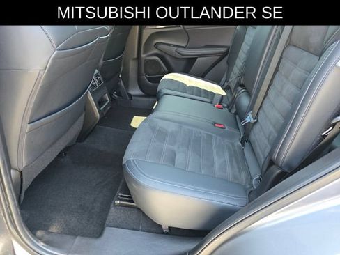 Used 2024 Mitsubishi Outlander SE Black Edition FWD image 20