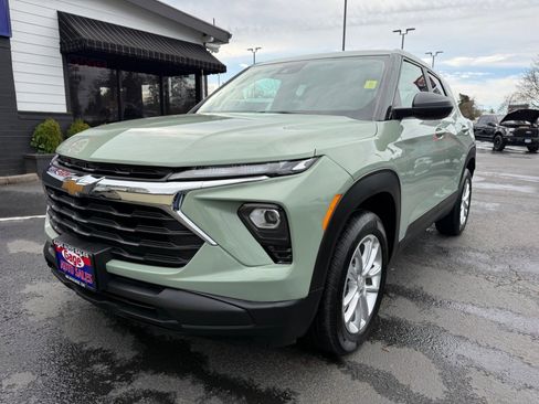 Used 2025 Chevrolet TrailBlazer LS w/ LS Convenience Package AWD/4WD image 12
