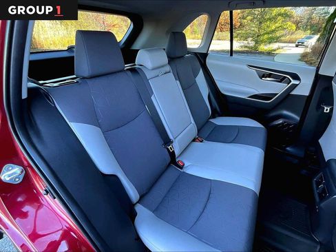 Used 2021 Toyota RAV4 XLE w/ Convenience Package AWD/4WD image 19
