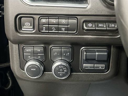 Used 2024 GMC Yukon XL AT4 w/ Technology Package AWD/4WD image 10