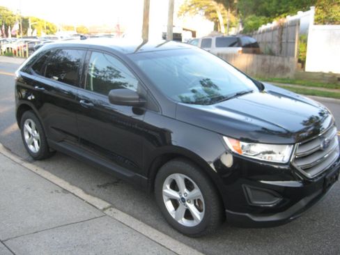 Used 2018 Ford Edge SE image 2