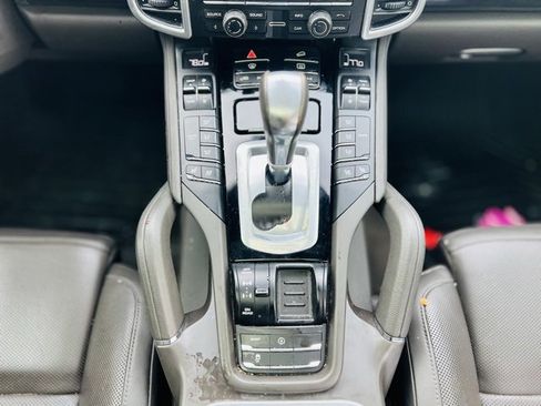 Used 2016 Porsche Cayenne image 17