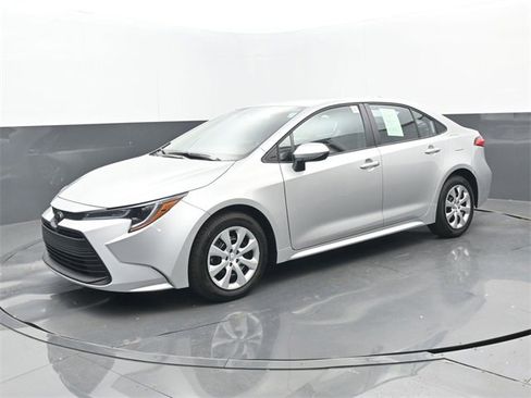 Used 2025 Toyota Corolla LE image 22
