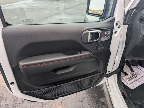 Used 2025 Jeep Wrangler Rubicon w/ Convenience Group image 13